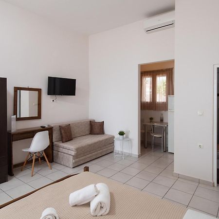 Nikolatos Apartments Лонгос Екстериор снимка