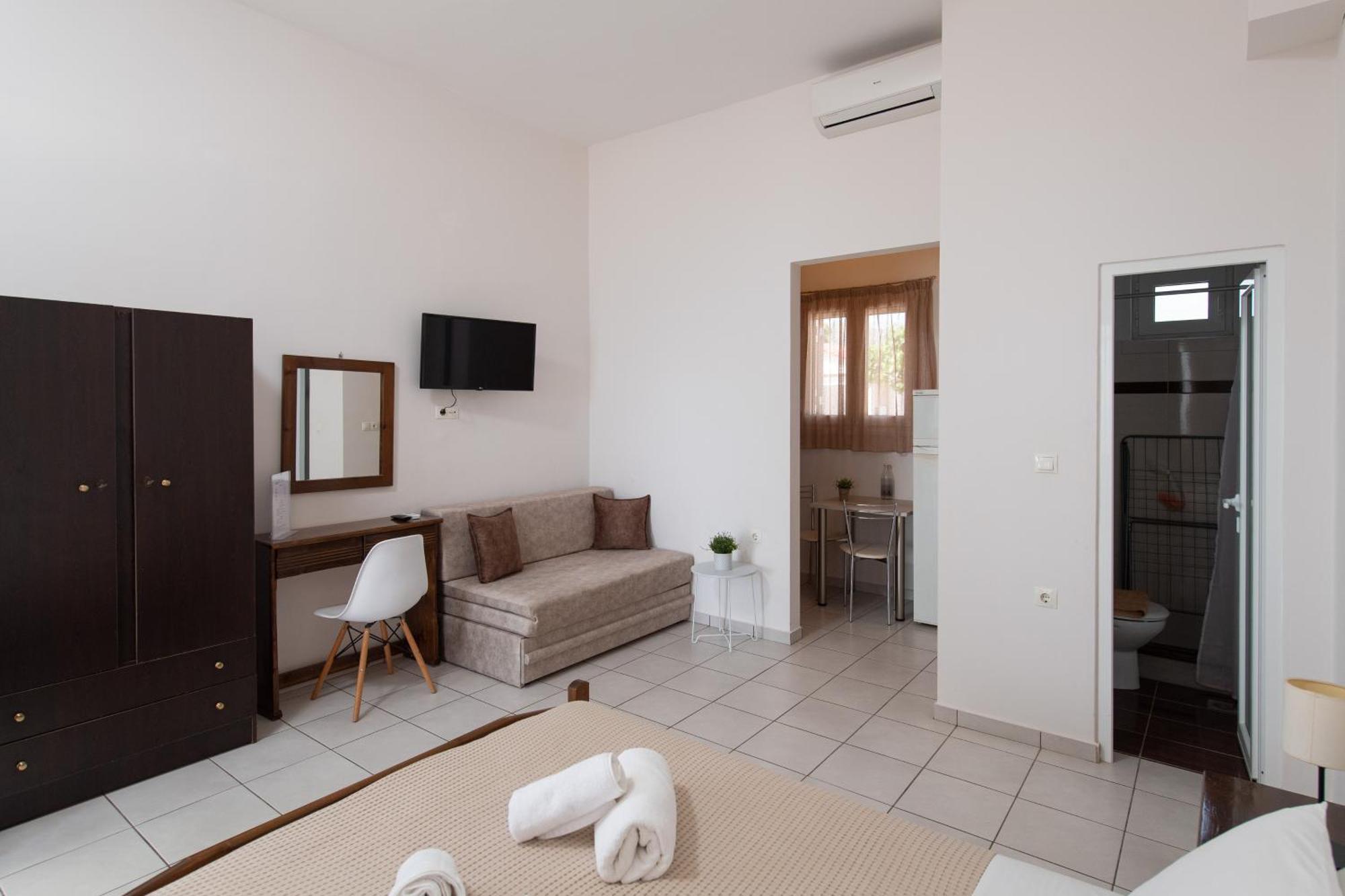 Nikolatos Apartments Лонгос Екстериор снимка