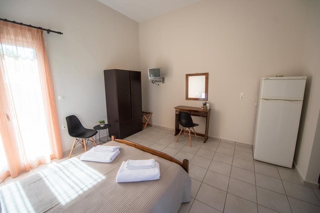 Nikolatos Apartments Лонгос Екстериор снимка