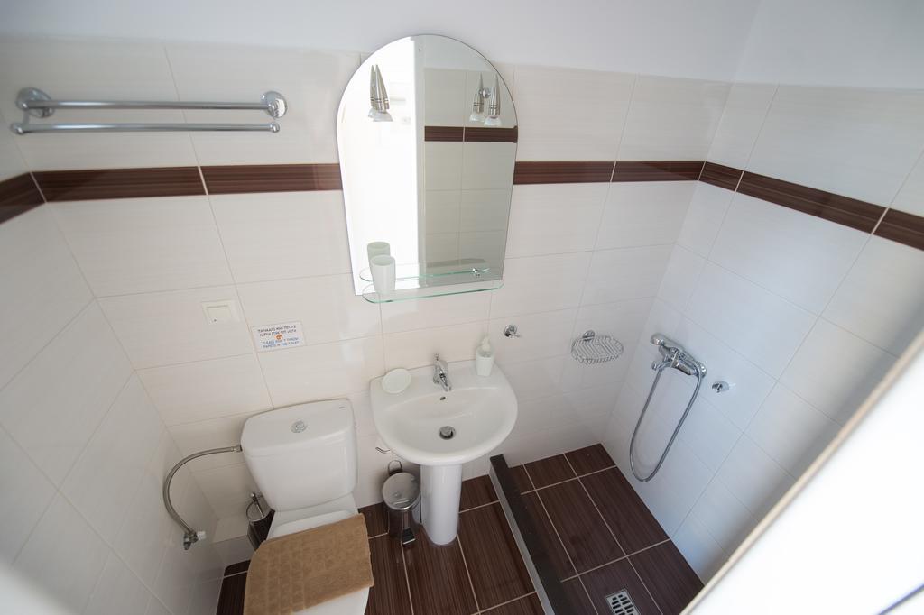 Nikolatos Apartments Лонгос Екстериор снимка