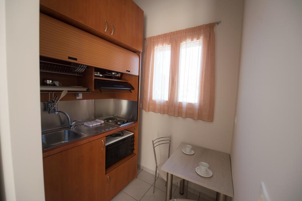 Nikolatos Apartments Лонгос Екстериор снимка