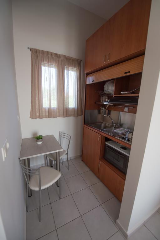 Nikolatos Apartments Лонгос Екстериор снимка