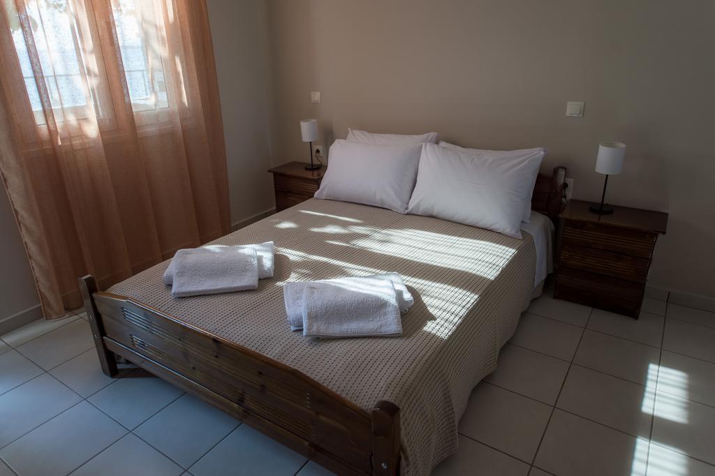 Nikolatos Apartments Лонгос Екстериор снимка